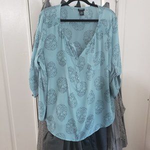 Torrid Size 2 Turquoise Skull 3/4 Sleeve shirt